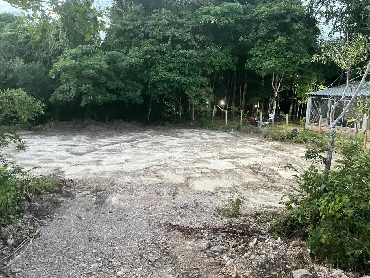 EXCELENTE CHACARA EM VARJÃO COM 2.900 M2 COM RIO NO FUNDO - Foto 4