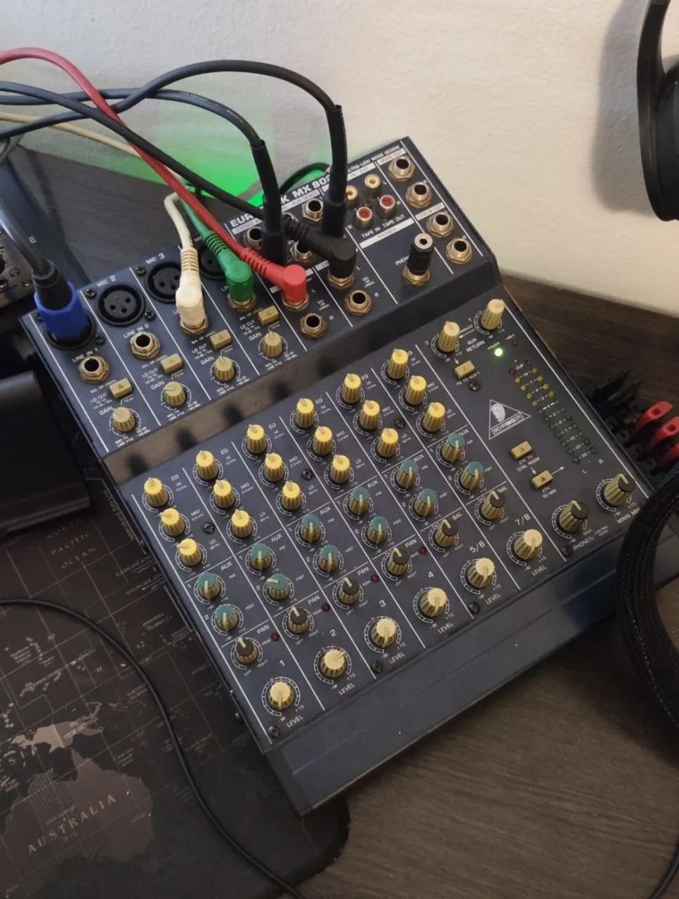 Mesa de Som Behringer Eurorack MX802A - Foto 2