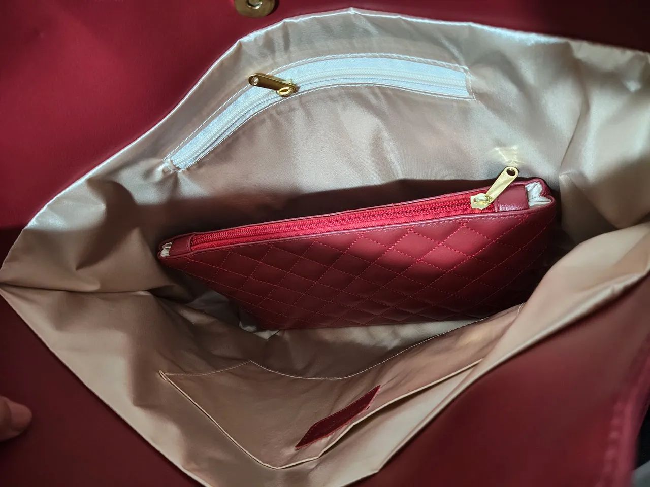 Bolsa matelasse logo dourada+necesserie - Foto 2