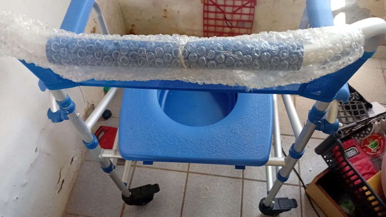 Cadeira de banho higiênico Dellamed - Foto 2