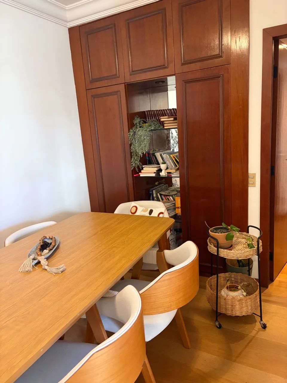 Mesa retangular madeira - ótimo preço e comprada recentemente - Foto 5