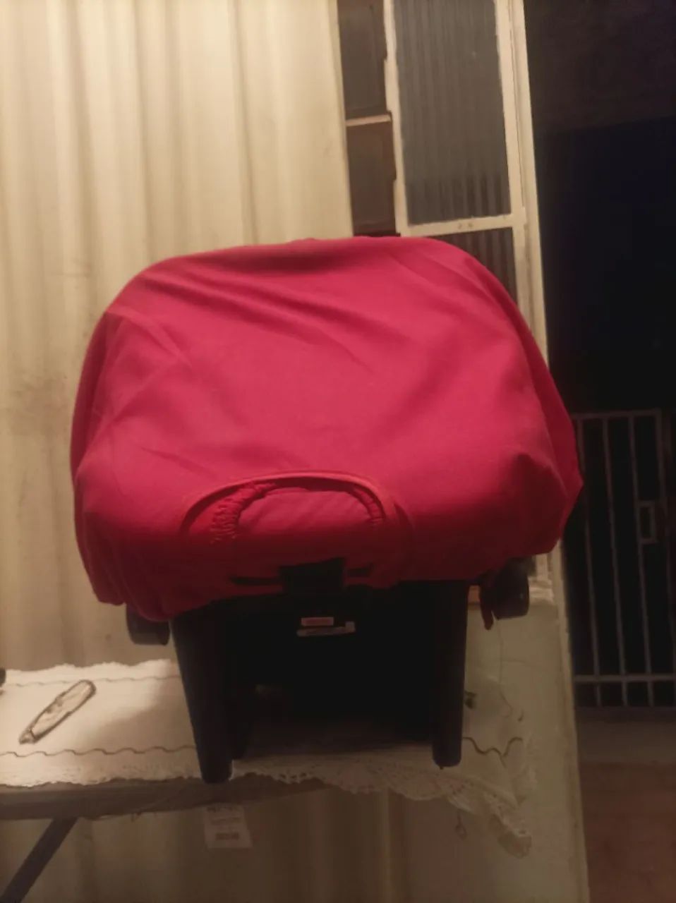 Cadeirinha com forro e guarda sol acolchoado pra segurança de bebê pouquíssimo usado  - Foto 3