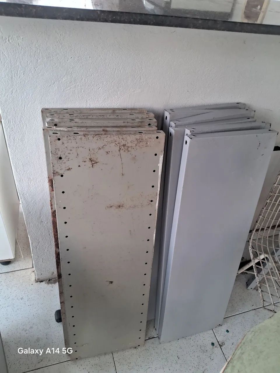 Vendo  duas estantes de ferro 