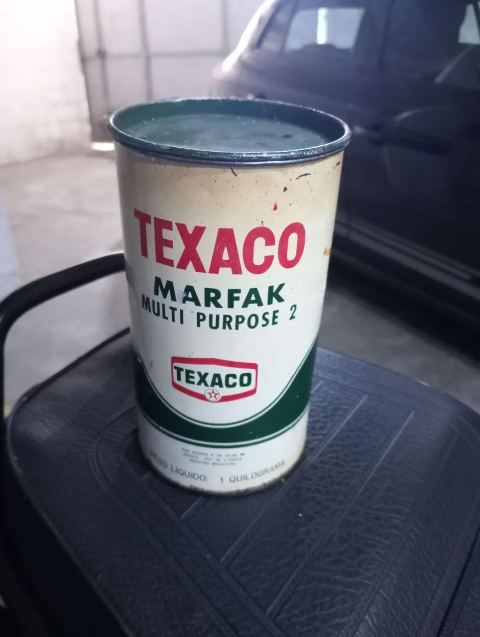 Lata de graxa antiga.