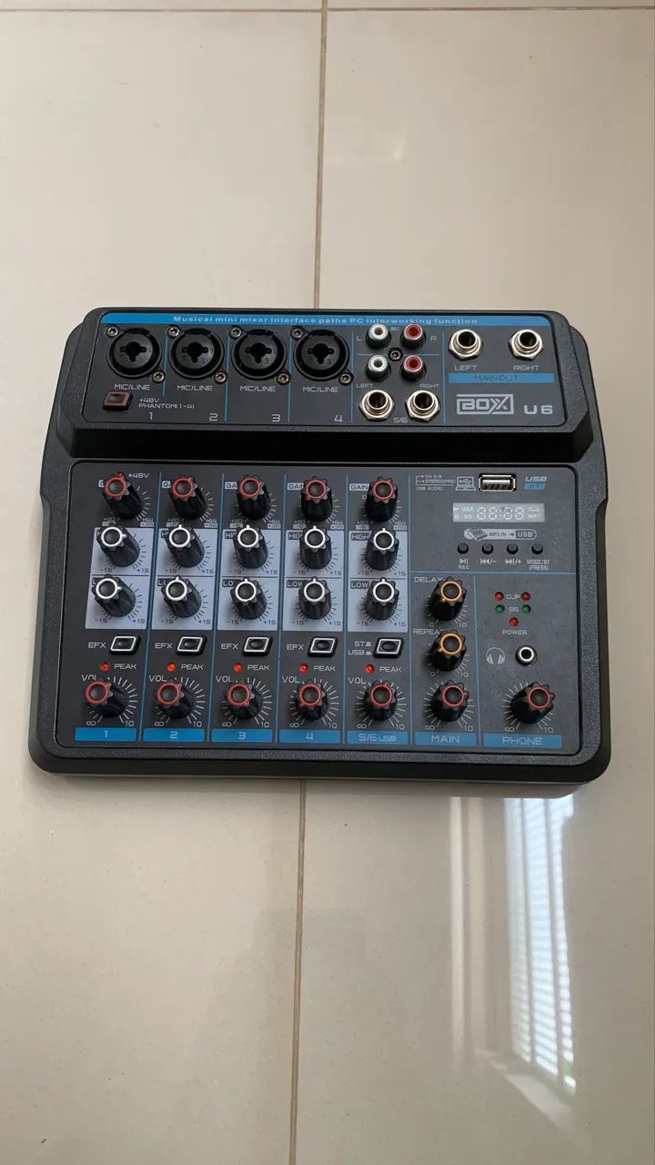 Mesa de Som e Interface de Áudio Boxx U6