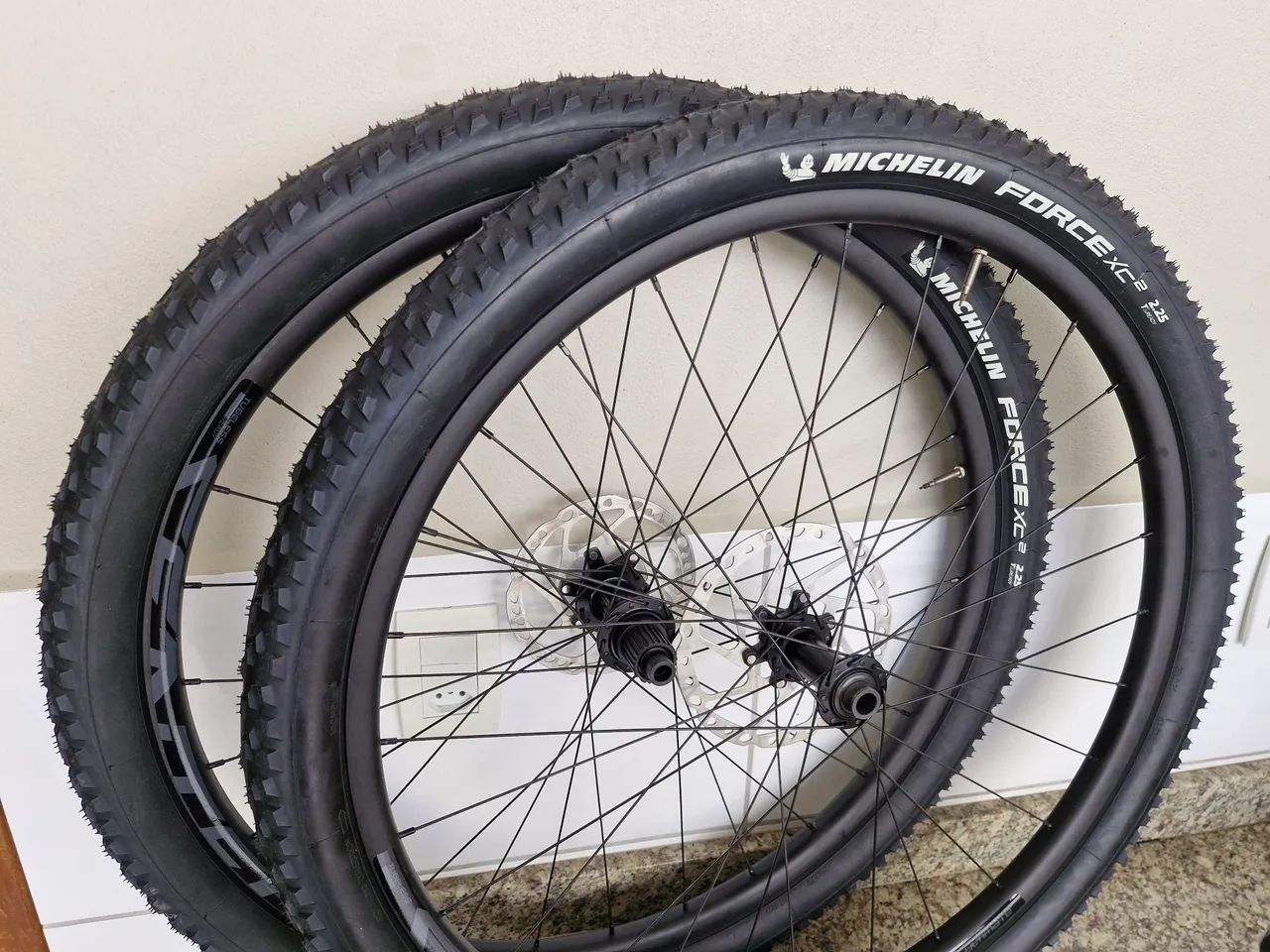 Rodas completas SENTEC tubless 29