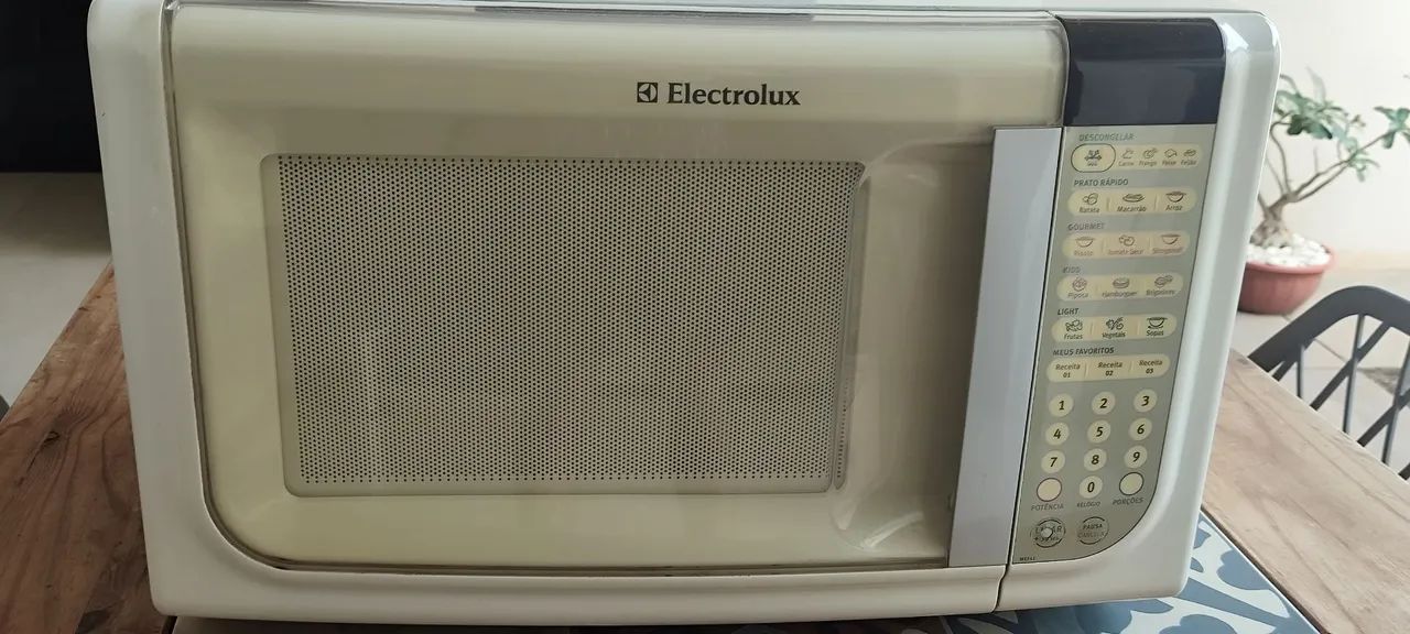 Vendo microondas Eletrolux - Foto 4