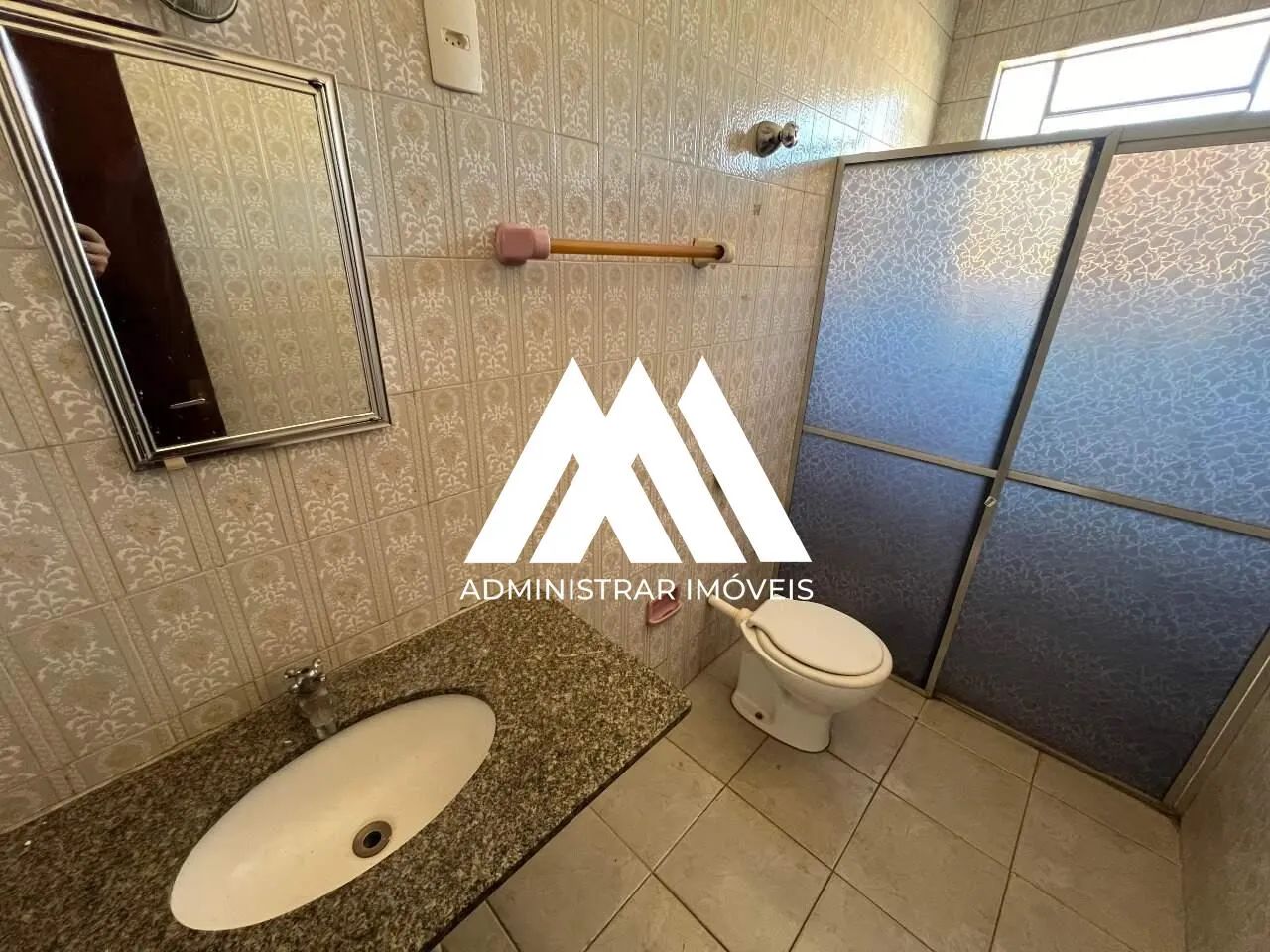 Alugo casa em Itaúna com ótima localização! - Foto 3