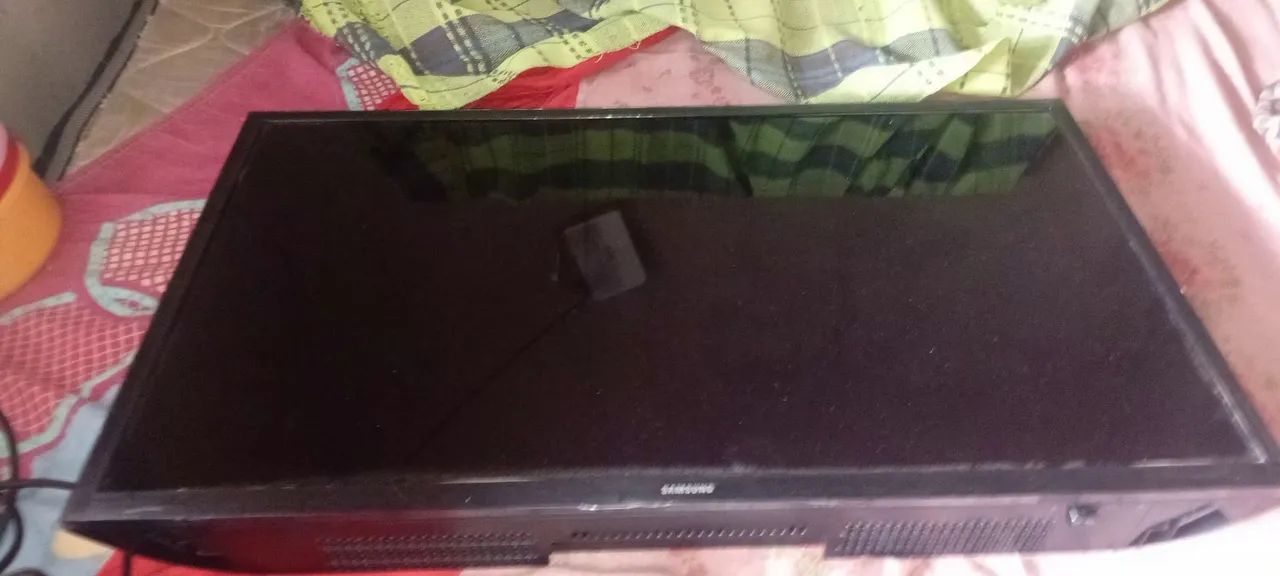 Vendo TV de 50 polegadas Samsung 4k com 8 meses de conplada motivo doença 