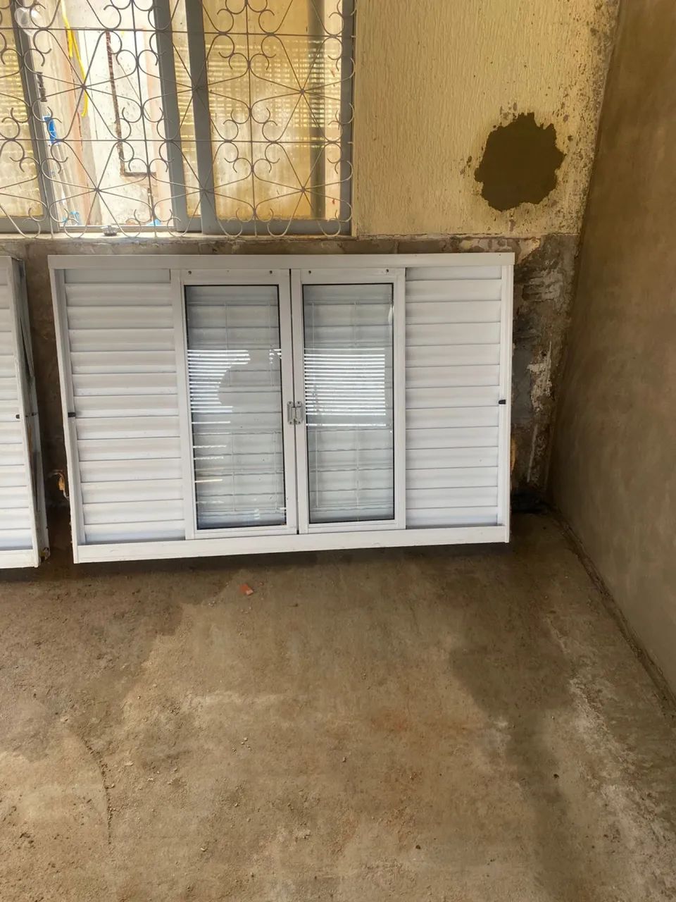 Vendo janela de alumínio veneziana 1,50m x 1m - Foto 3