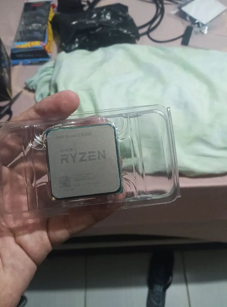 AMD RYZEN 3 3200G