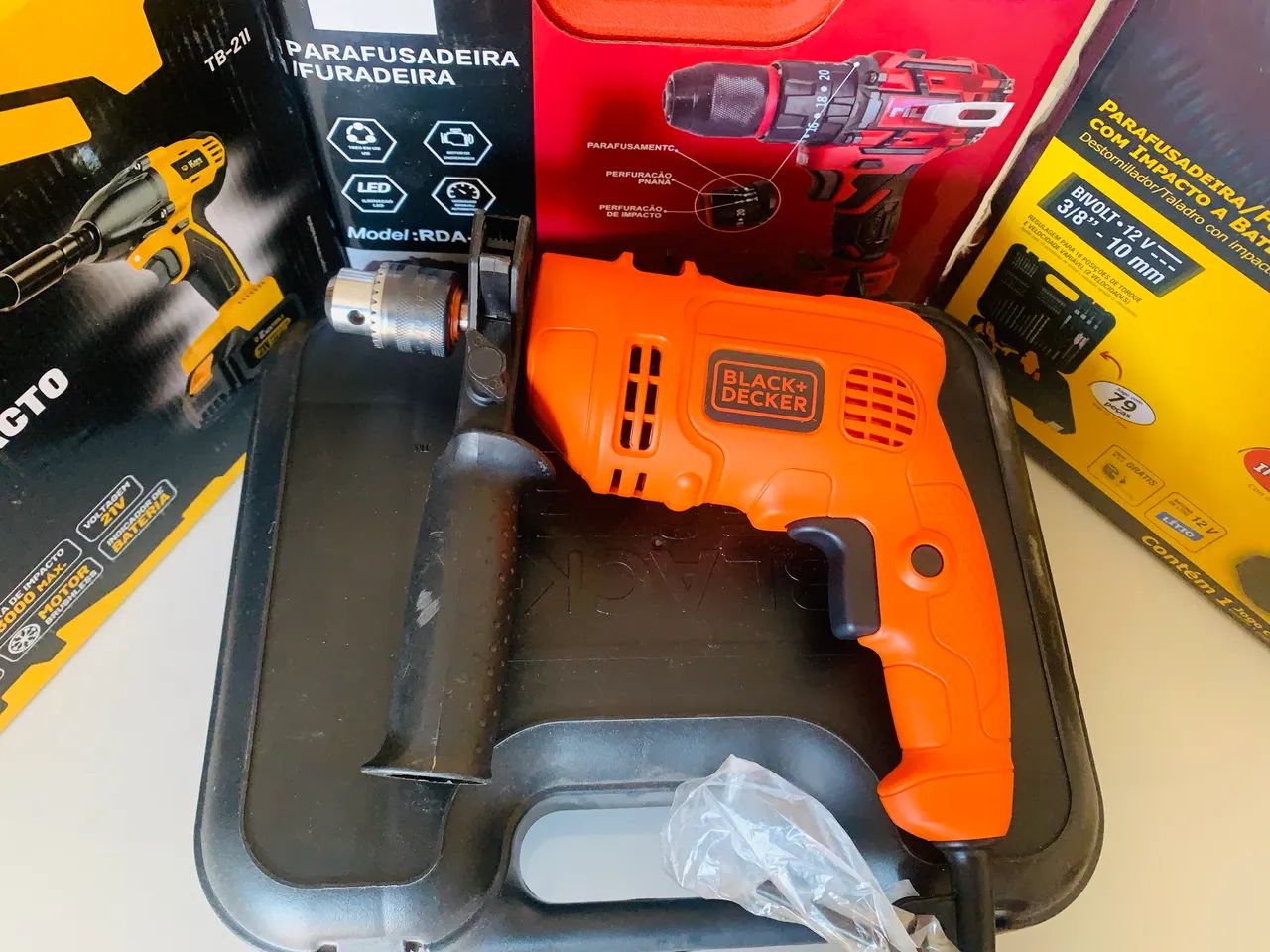 Parafusadeira inpacto BLACK&DECKER 560W. - Foto 4