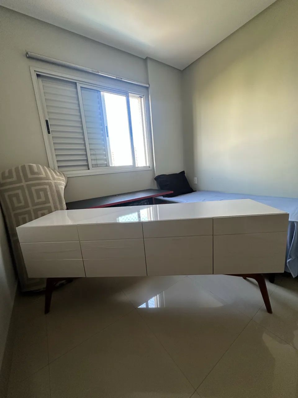 Rack / Buffet Branco Alto Brilho com 4 Portas - Design Moderno - Foto 2