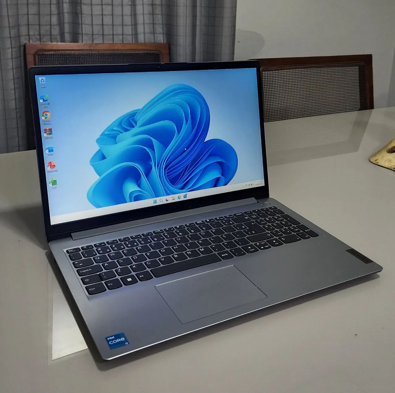 Notebook Lenovo Intel Core I3 de 13ª geração | 8GB de memória RAM | 256GB de SSD 