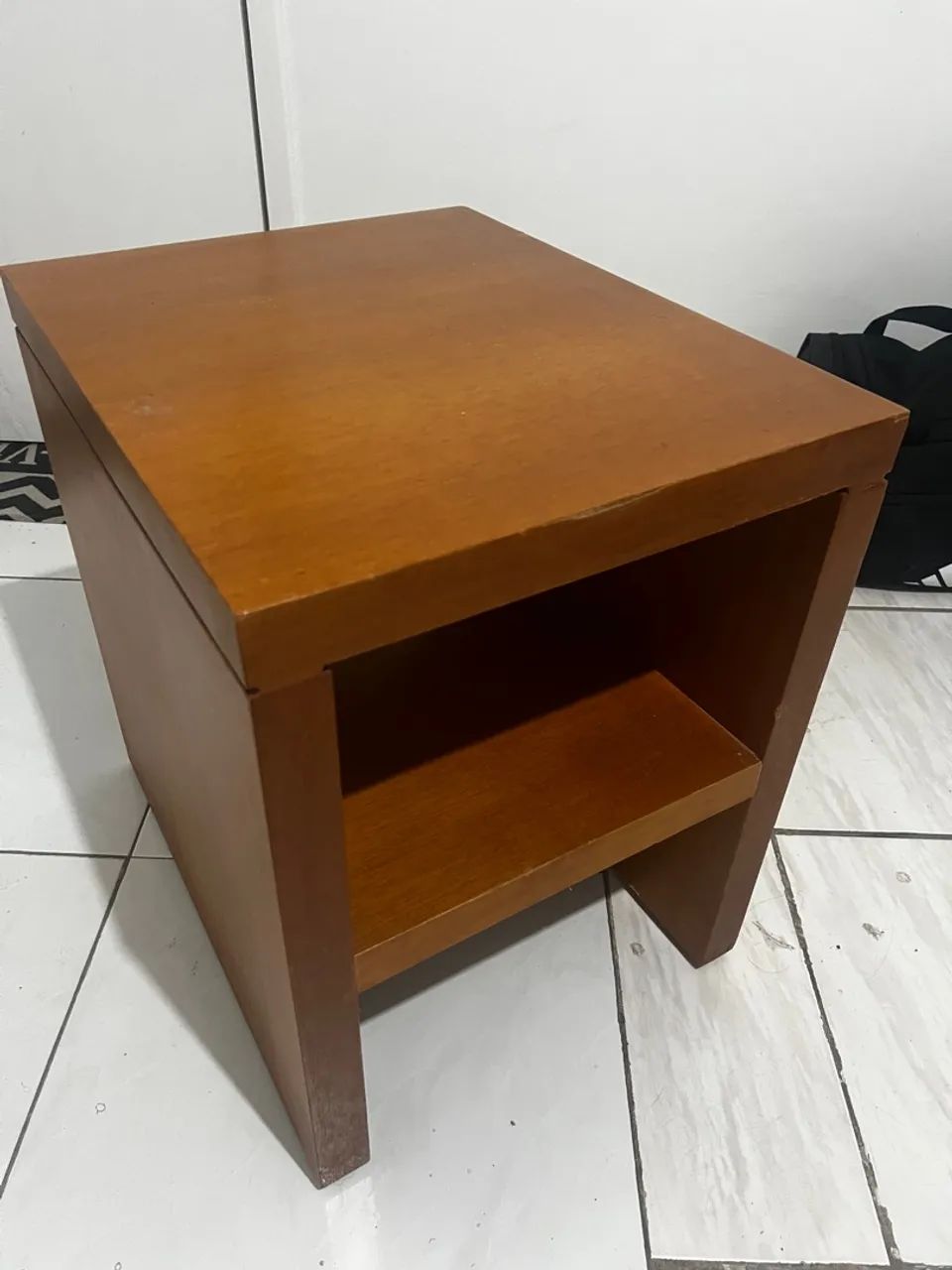 Mesa de cabeceira - 2 por 150,00