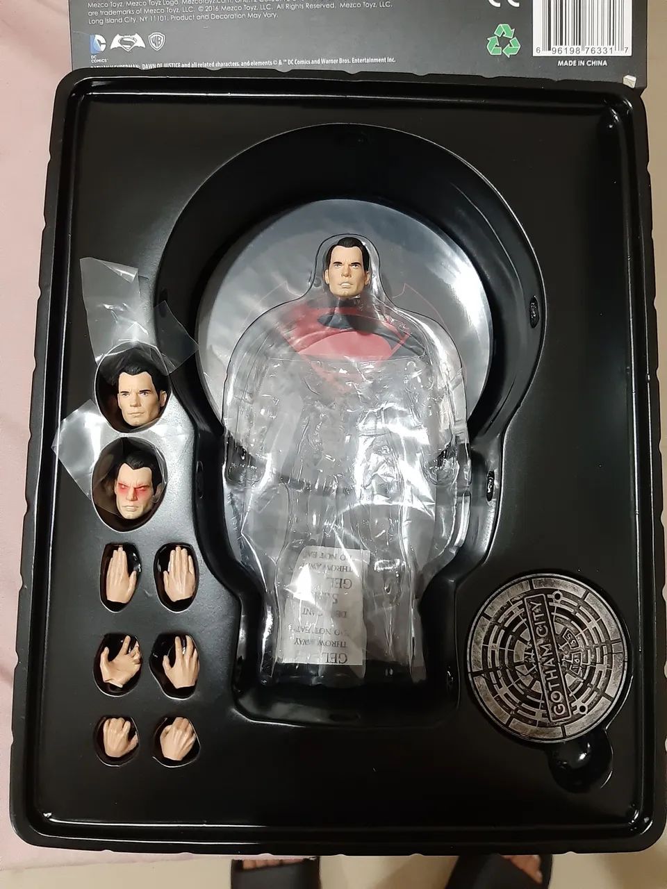Superman BVS Mezco Toys + Head Henry Cavill - Foto 3