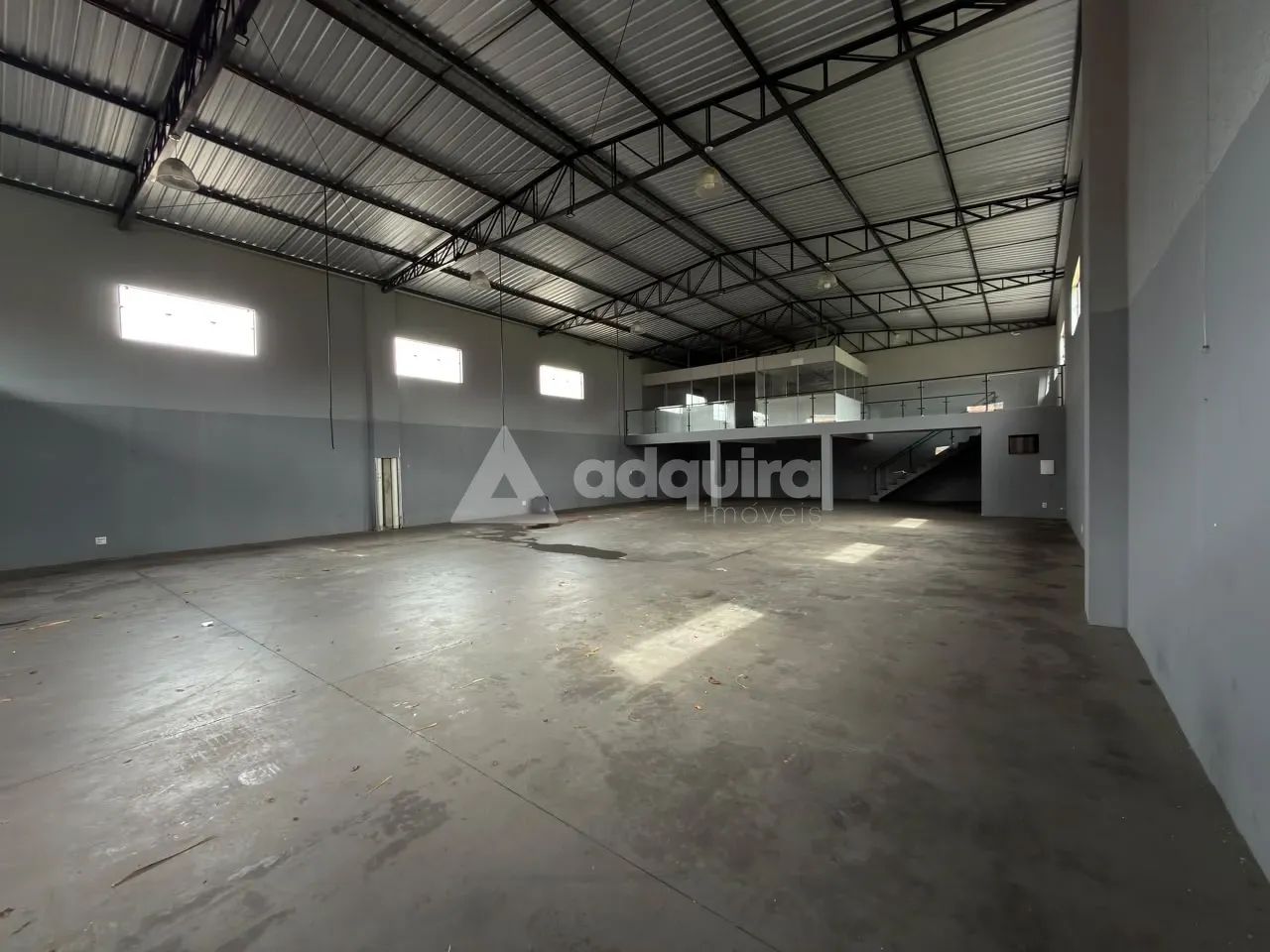 Amplo Barracão Comercial com Mezanino na Nova Rússia - Foto 3