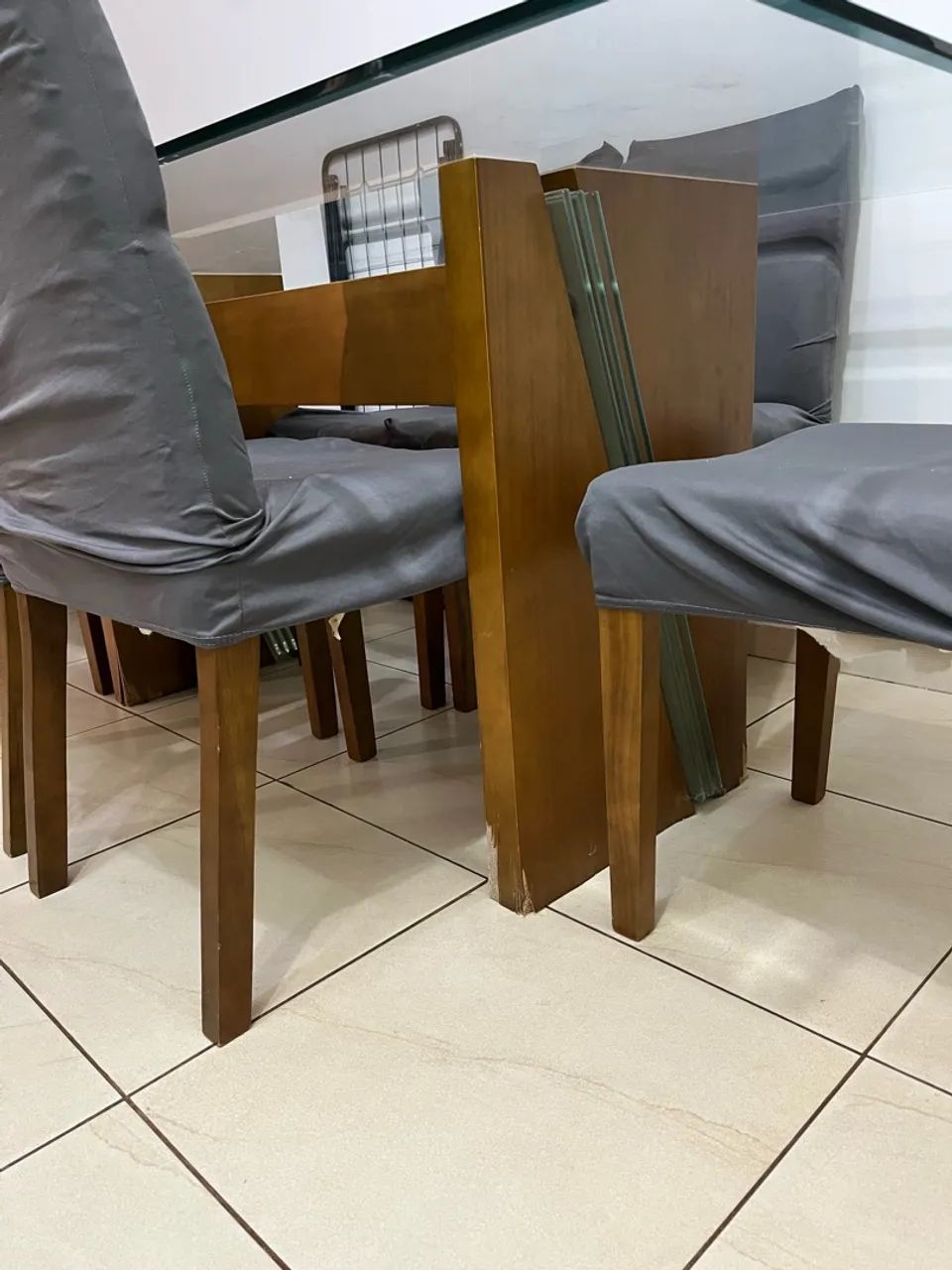 Mesa com tampo de vidro 6 lugares - Foto 3