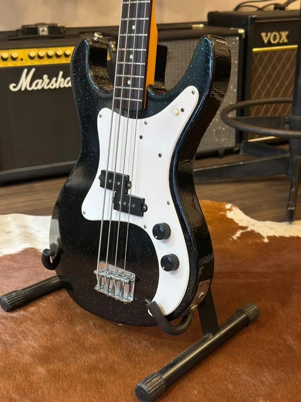 Baixo Danelectro Danoblaster com Chorus Integrado - Foto 2