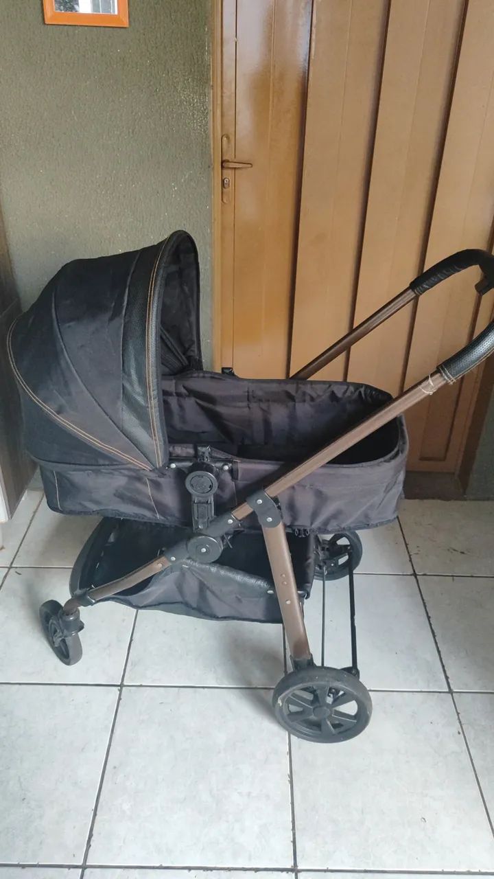 Vendo carrinho de bebê com bb conforto. Kit completo  - Foto 2