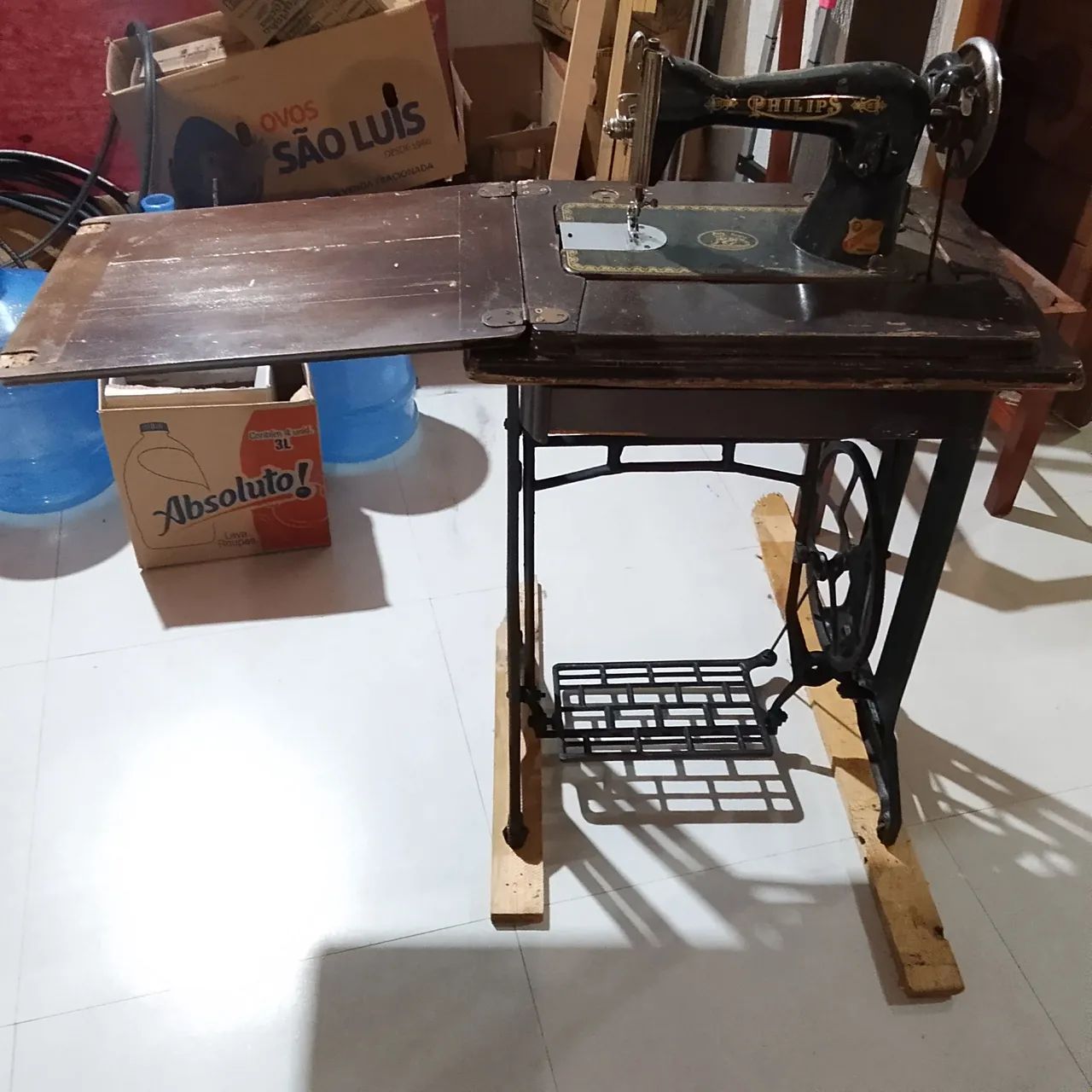 Máquina de costurar Phillips modelo antigo (funcionando perfeitamente) - Foto 3