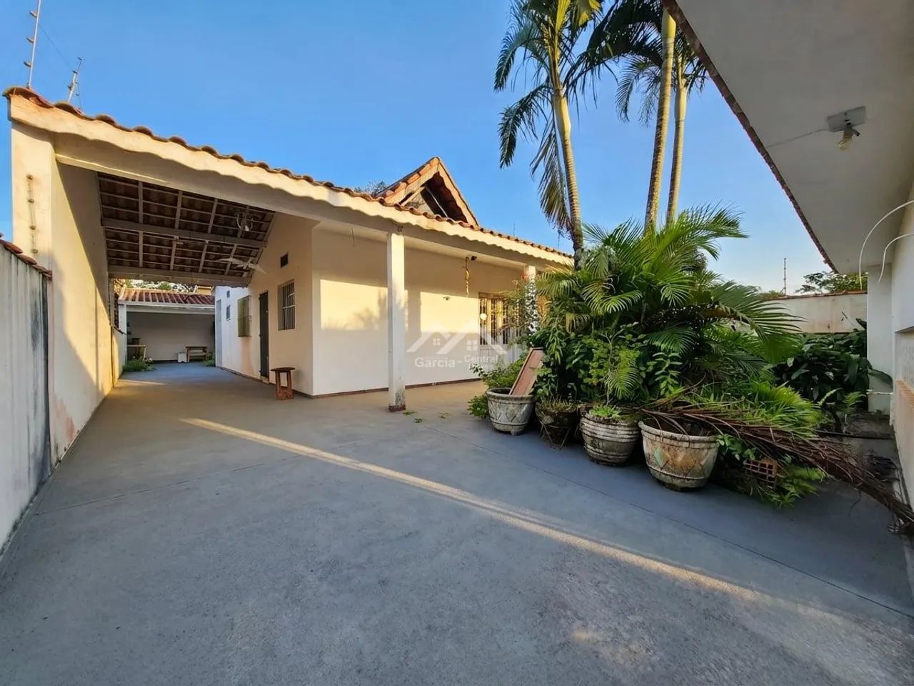 Casa com edícula no bairro São José em Peruíbe REF: 10088
