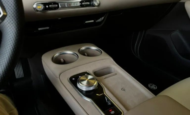 MG 4 Luxury 2027 - Foto 2