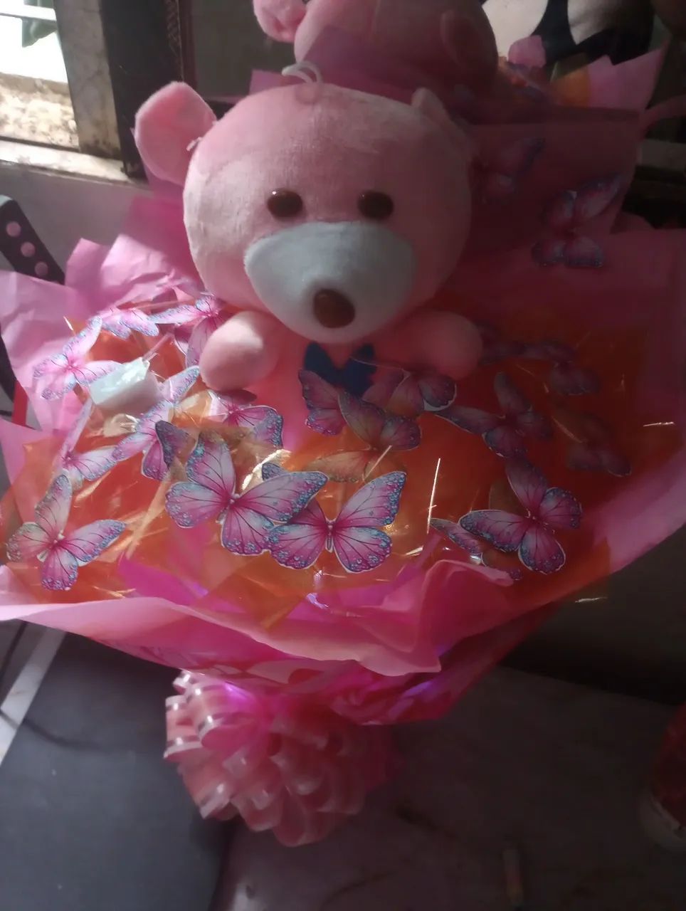 Buquê de borboletas com pelúcia rosa 