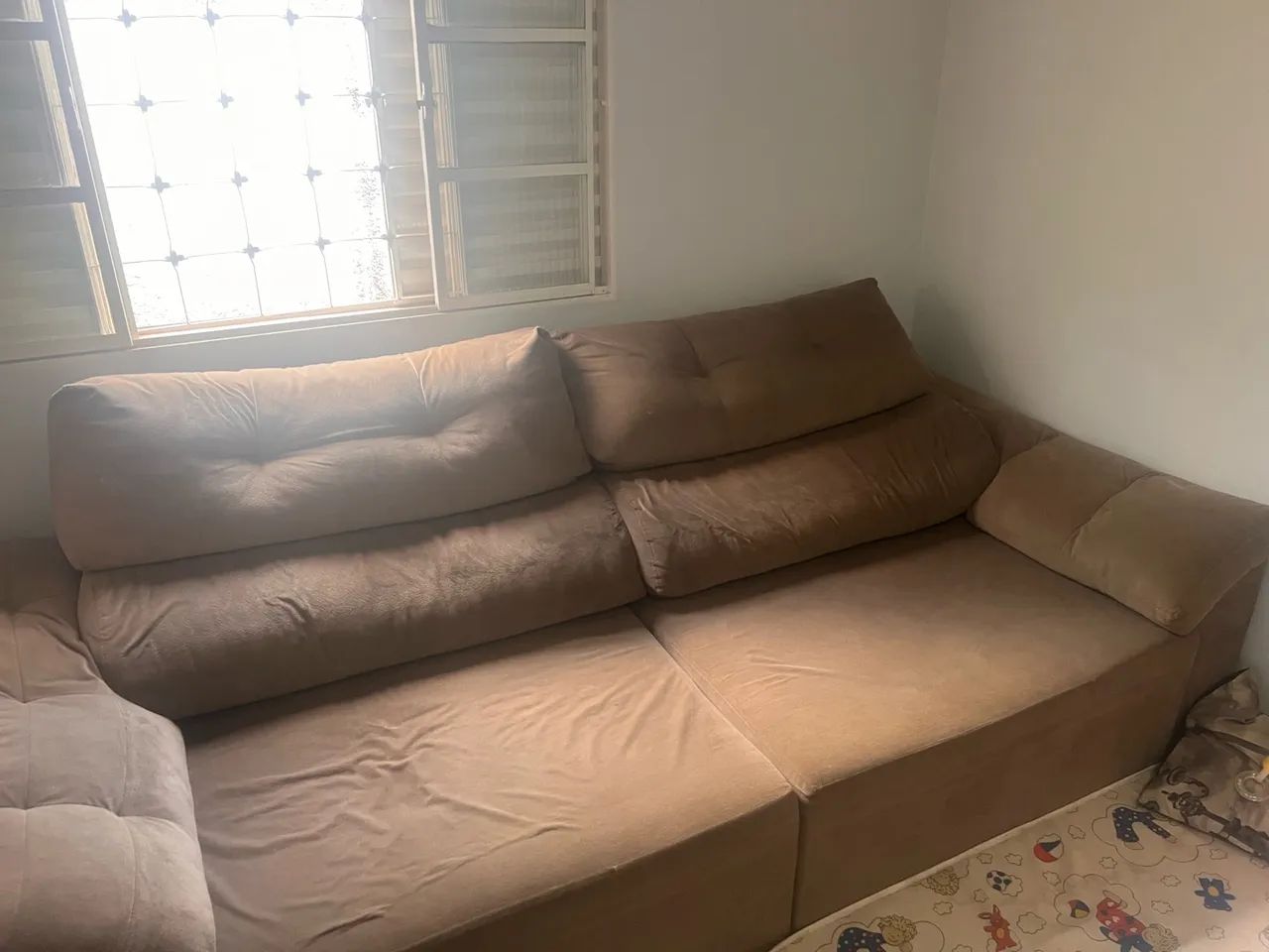 Só hoje - Sofá 2 lugares marrom (assento do lado esquerdo quebrado) 2,40m - Foto 3