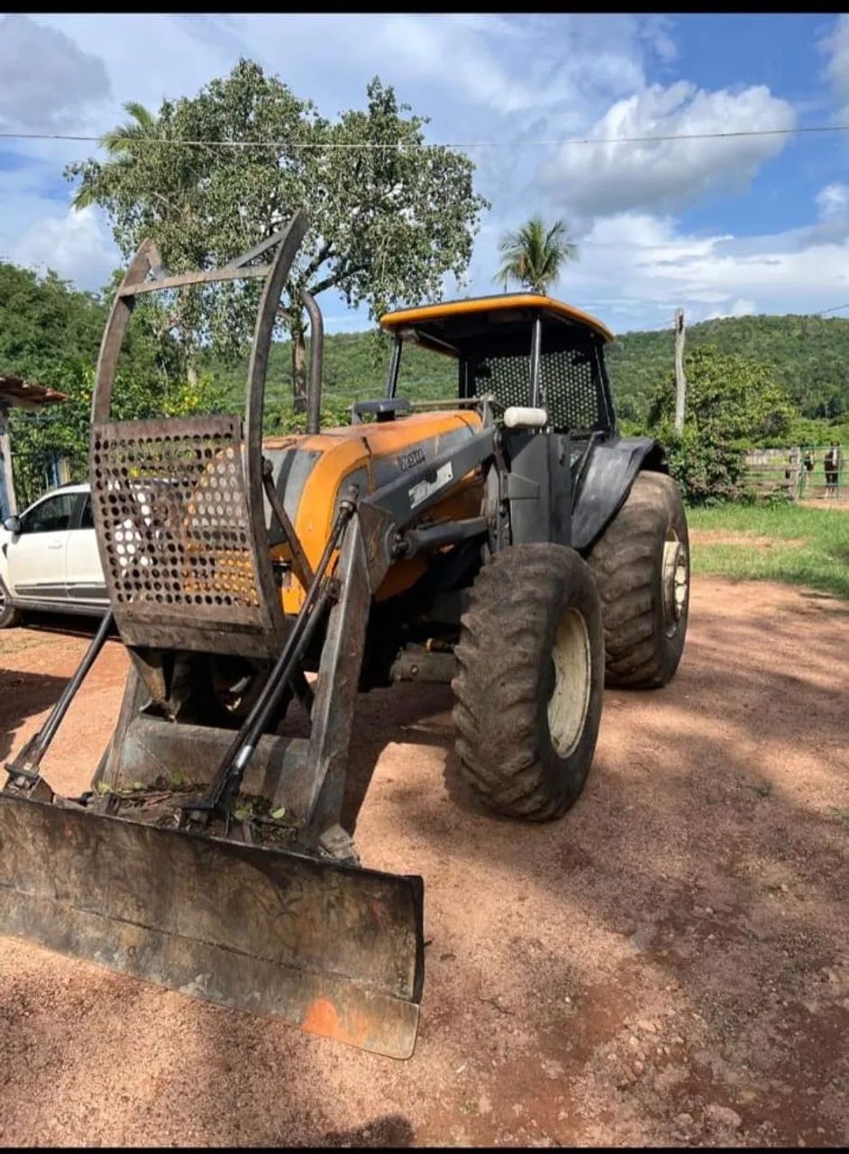 Vendo valtra BM 110 acompanhado com a grade