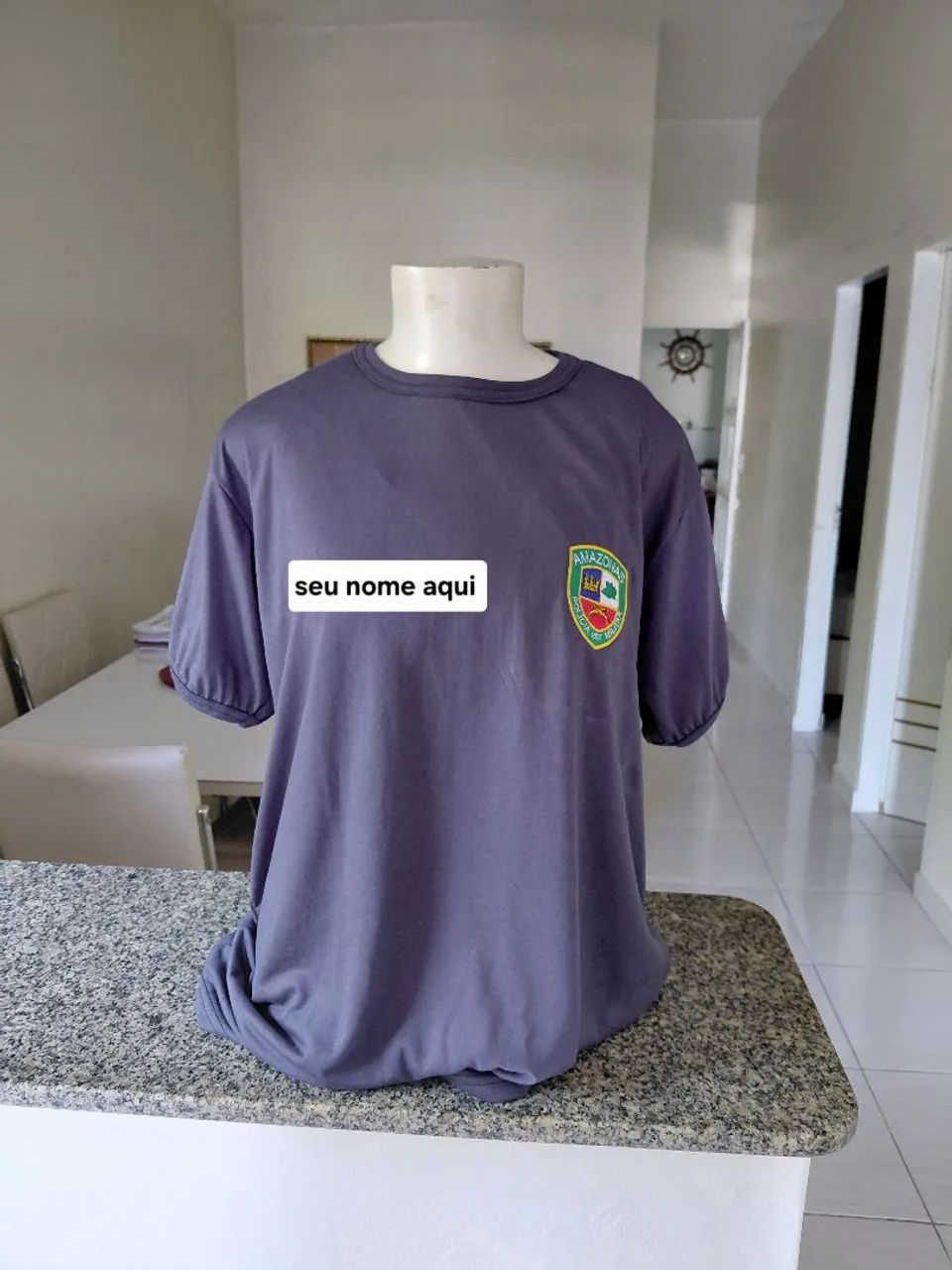 Camisa cinza com todos bordado 