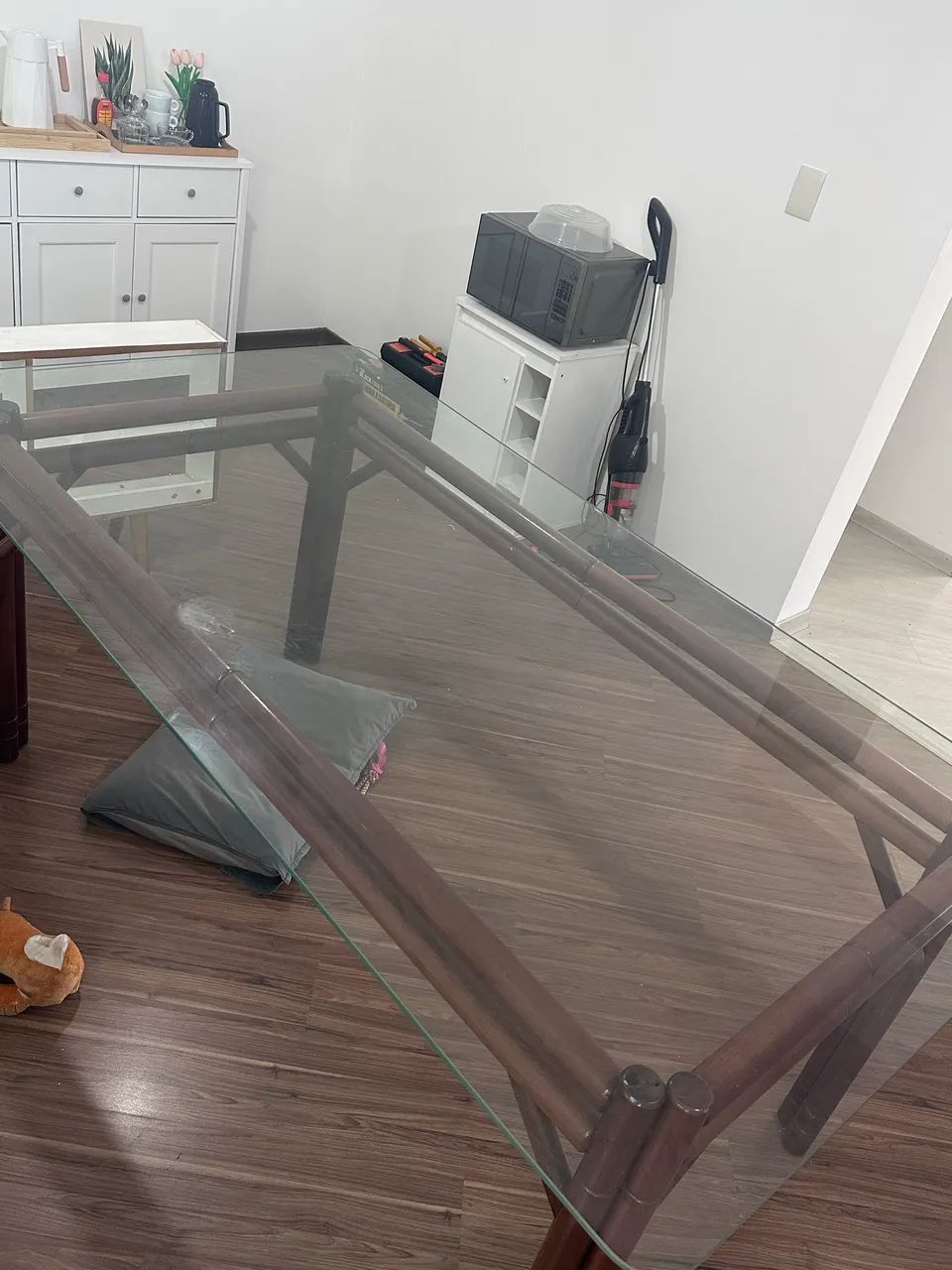 Mesa de jantar de madeira com tampo de vidro - Foto 2