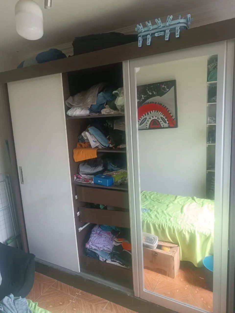 Guarda roupa casal com espelho grande 