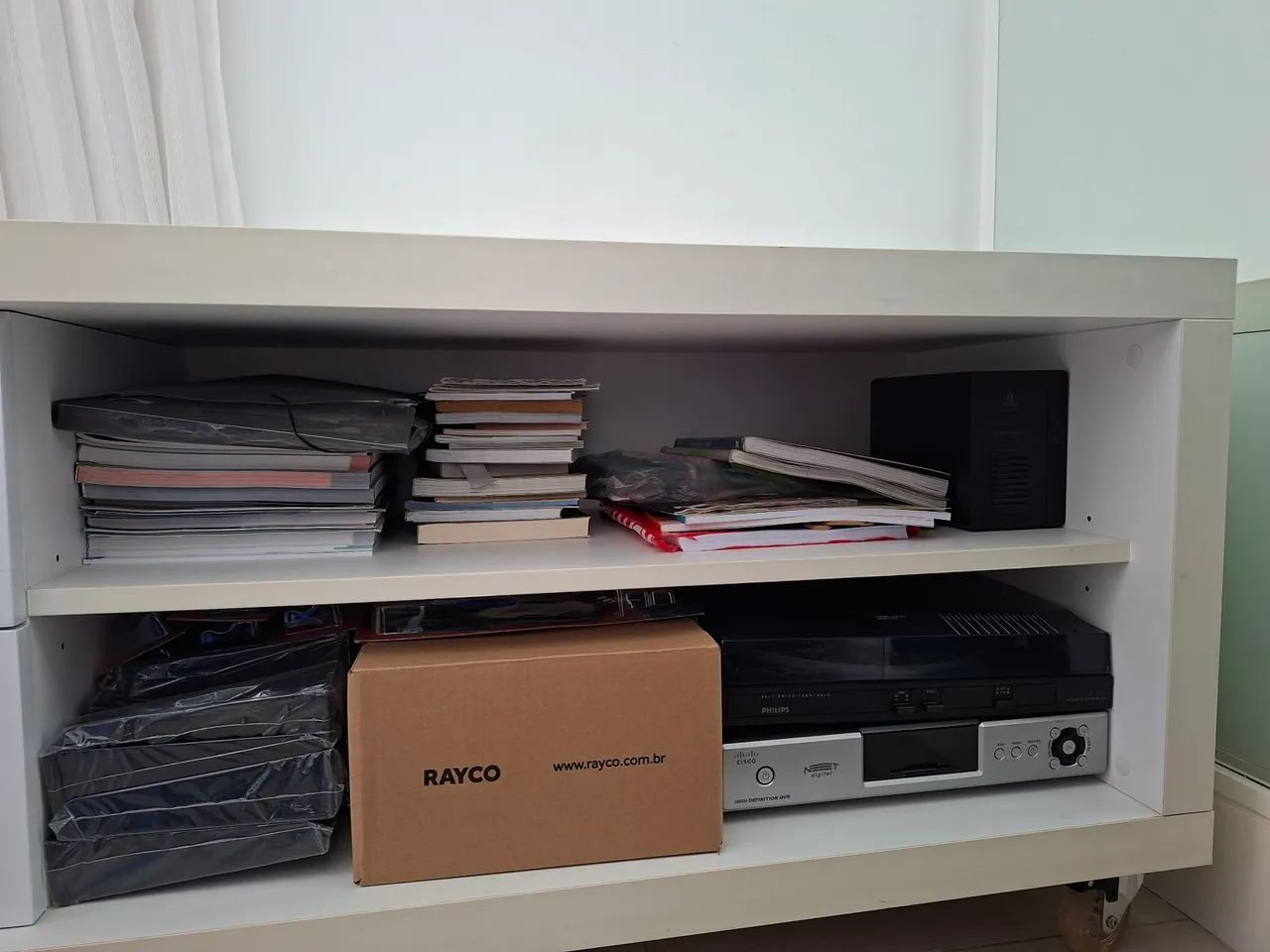 Rack branco em madeira com rodinhas e 2 gavetas - Foto 3