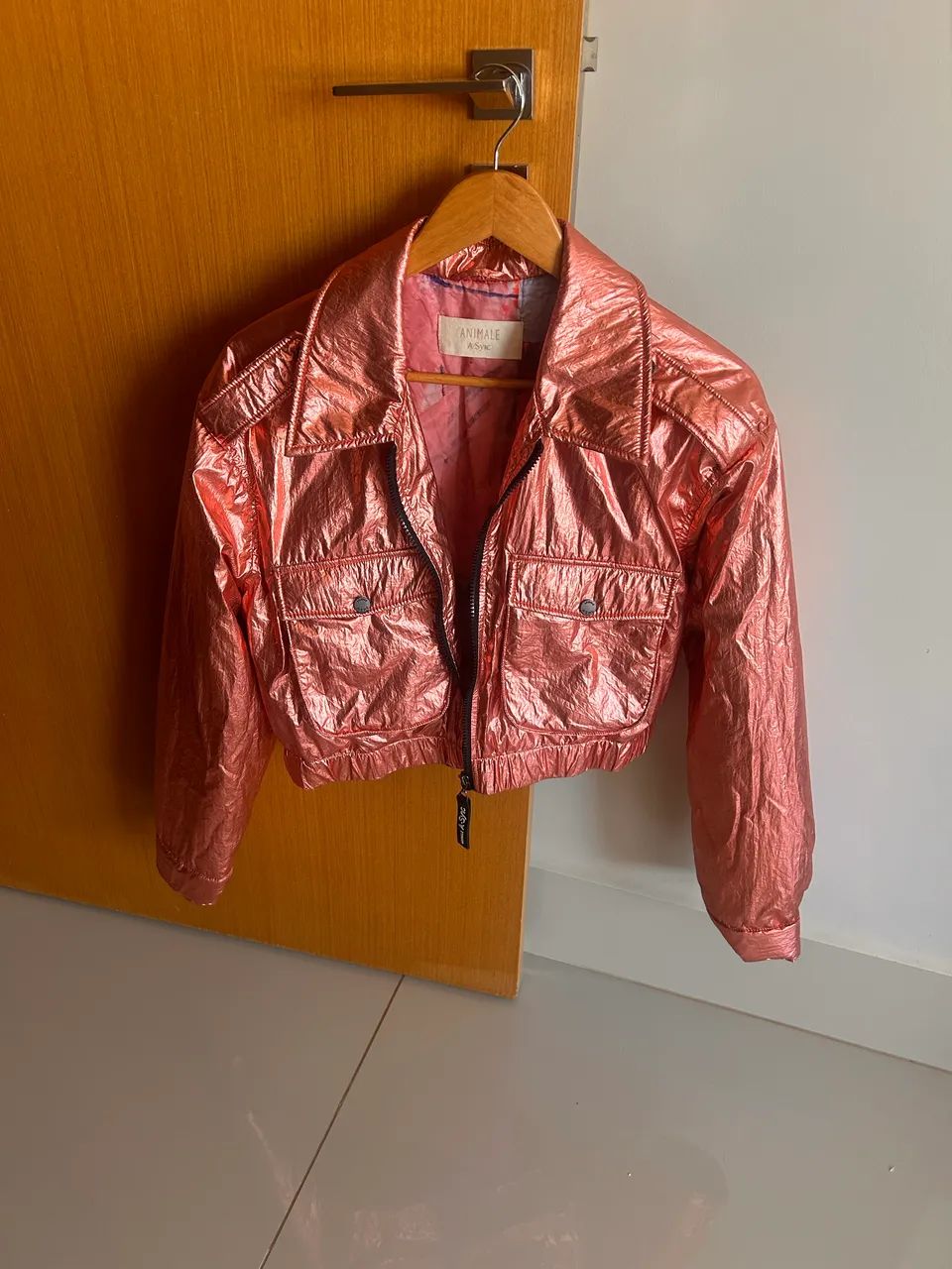 Jaqueta Metálica Rosa - Marca Animale  - Foto 2