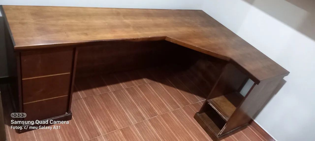 Mesa de escritório com armário suspenso - Foto 4