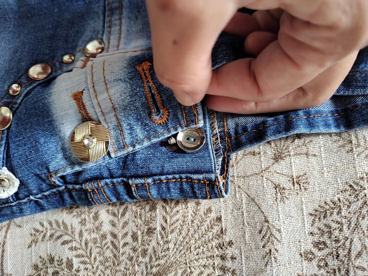 Jardineira jeans tamanho 36 - Foto 4