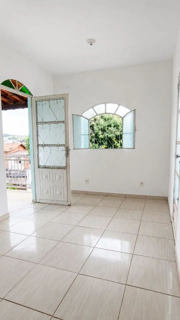 CASA AMPLA DE 2 QUARTOS COM VARANDA E ENTRADA INDEPENDENTE - CAIEIRAS, VESPASIANO - Foto 2