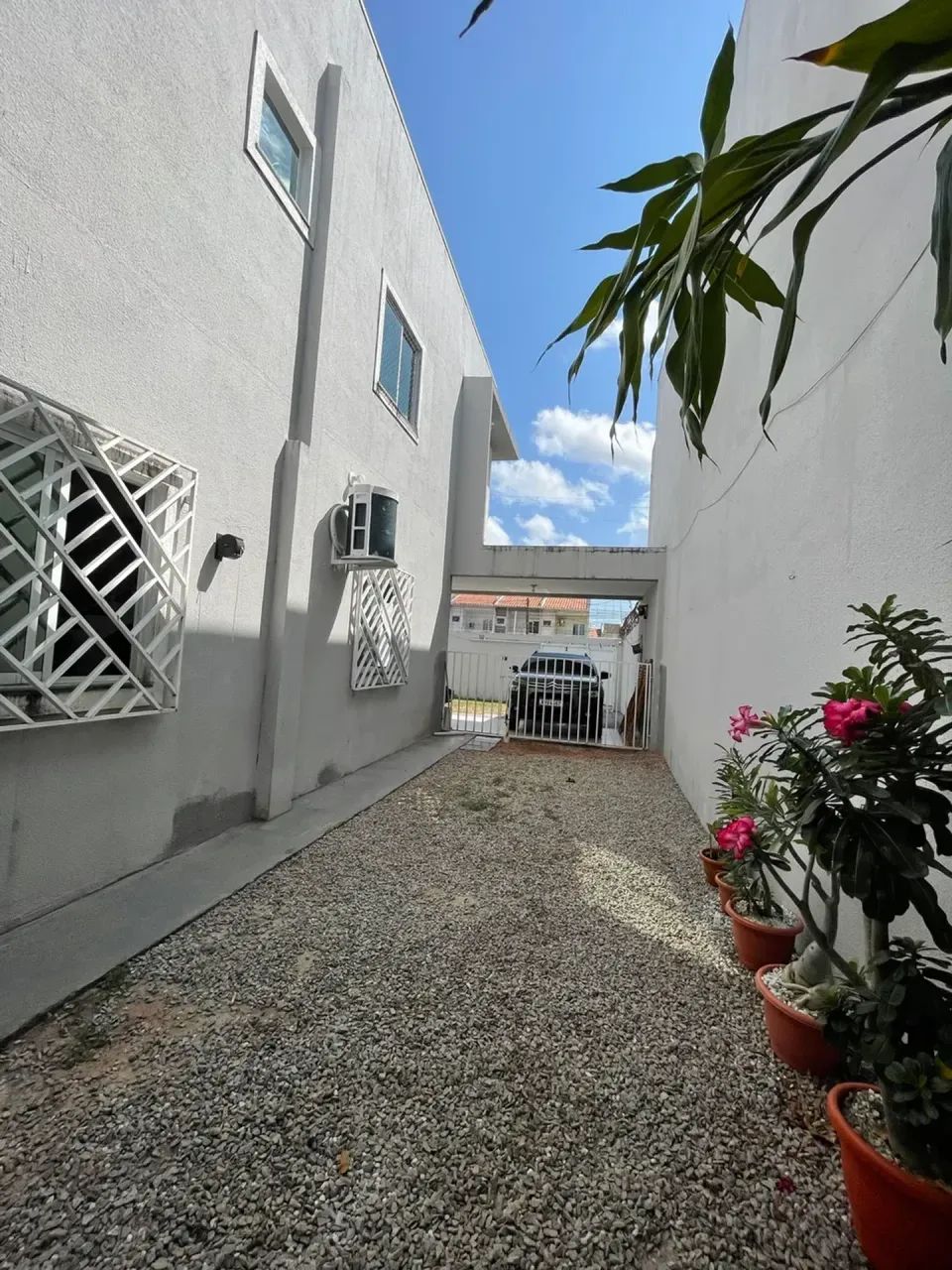 Casa Duplex com 3 suites, 5 vagas e energia solar. - Foto 4