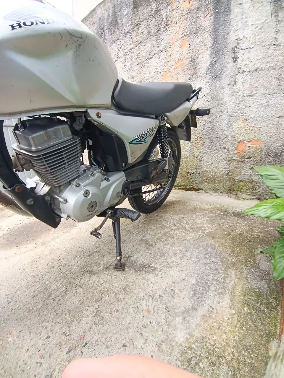 titan ks 150(motor batendo válvula)