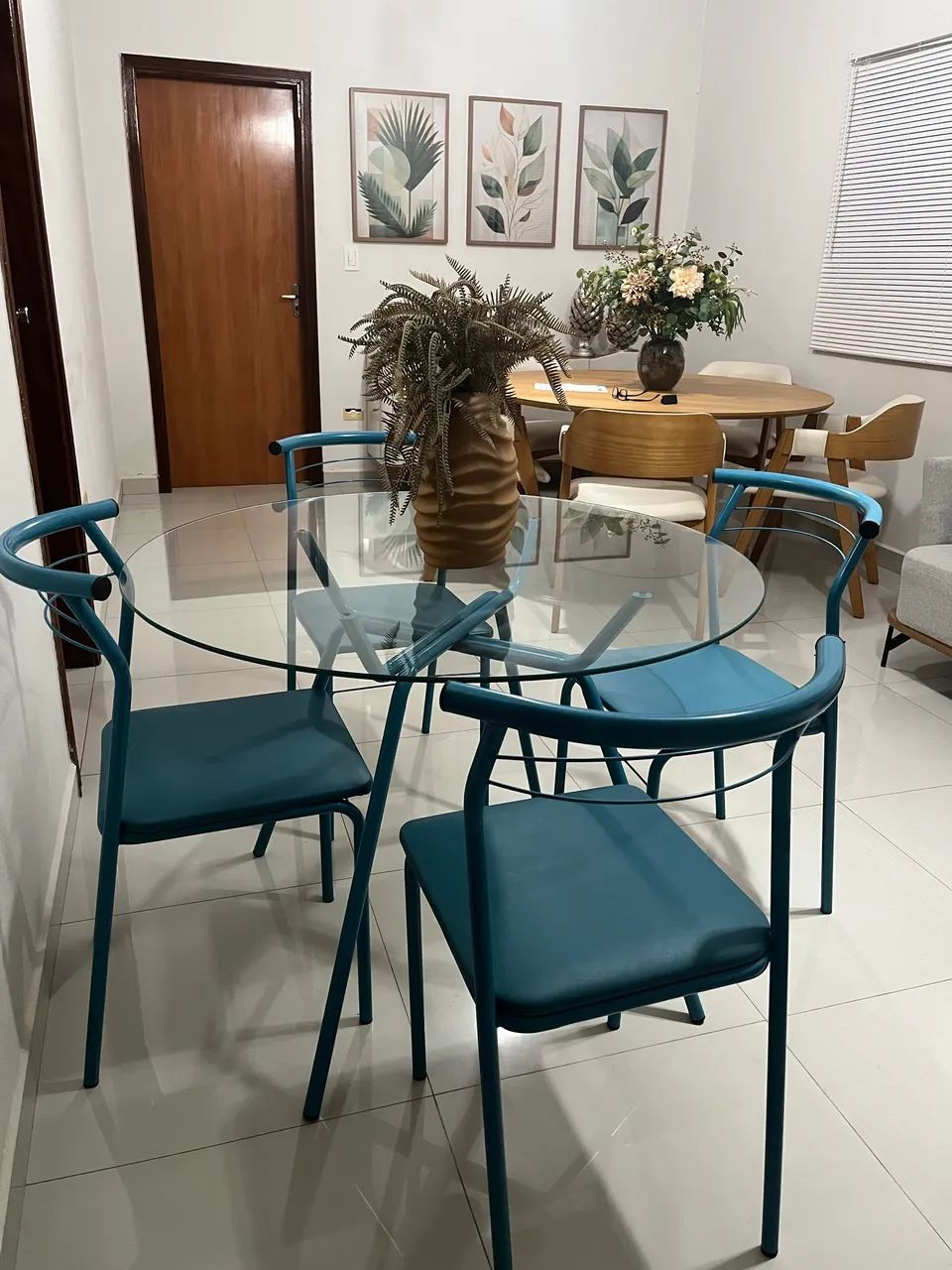 Mesa retrô com 4 cadeiras  - Foto 2