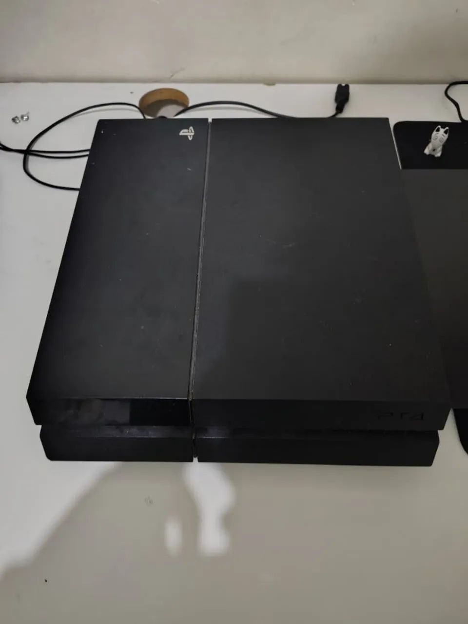 Ps4 com 2 controles e com detalhes  - Foto 3