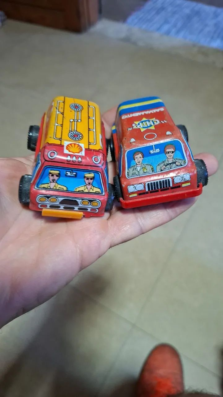 Par de carrinhos antigos déc 80