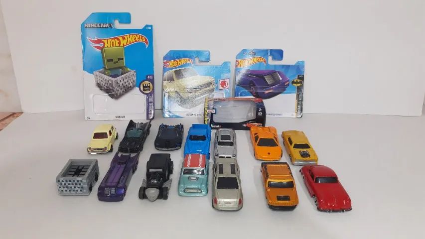 Hot Wheels batmoveis e outros lote