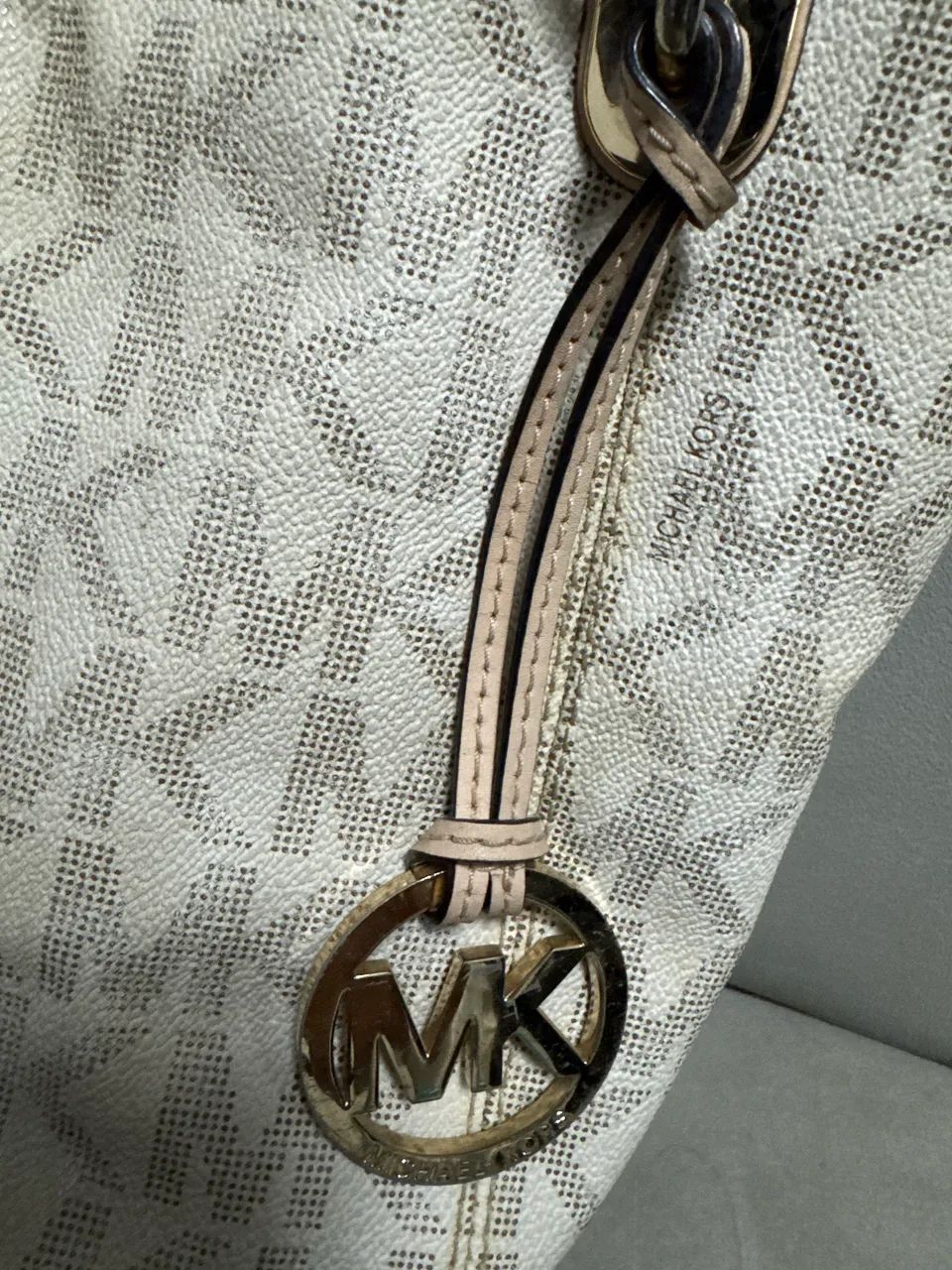 Bolsa Michael Kors Original Monograma Bege | Modelo Shoulder com Corrente - Foto 3