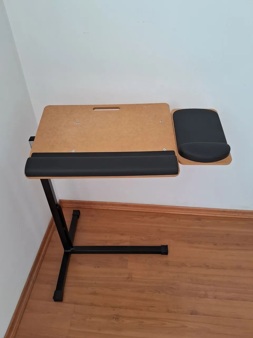 Mesa para notebook regula altura 
