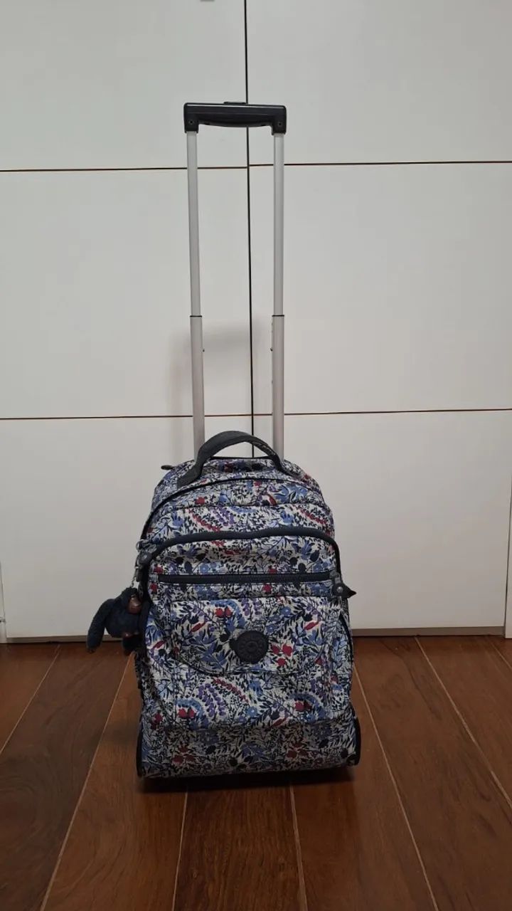 Mochila Kipling estampada rodinha/costas
