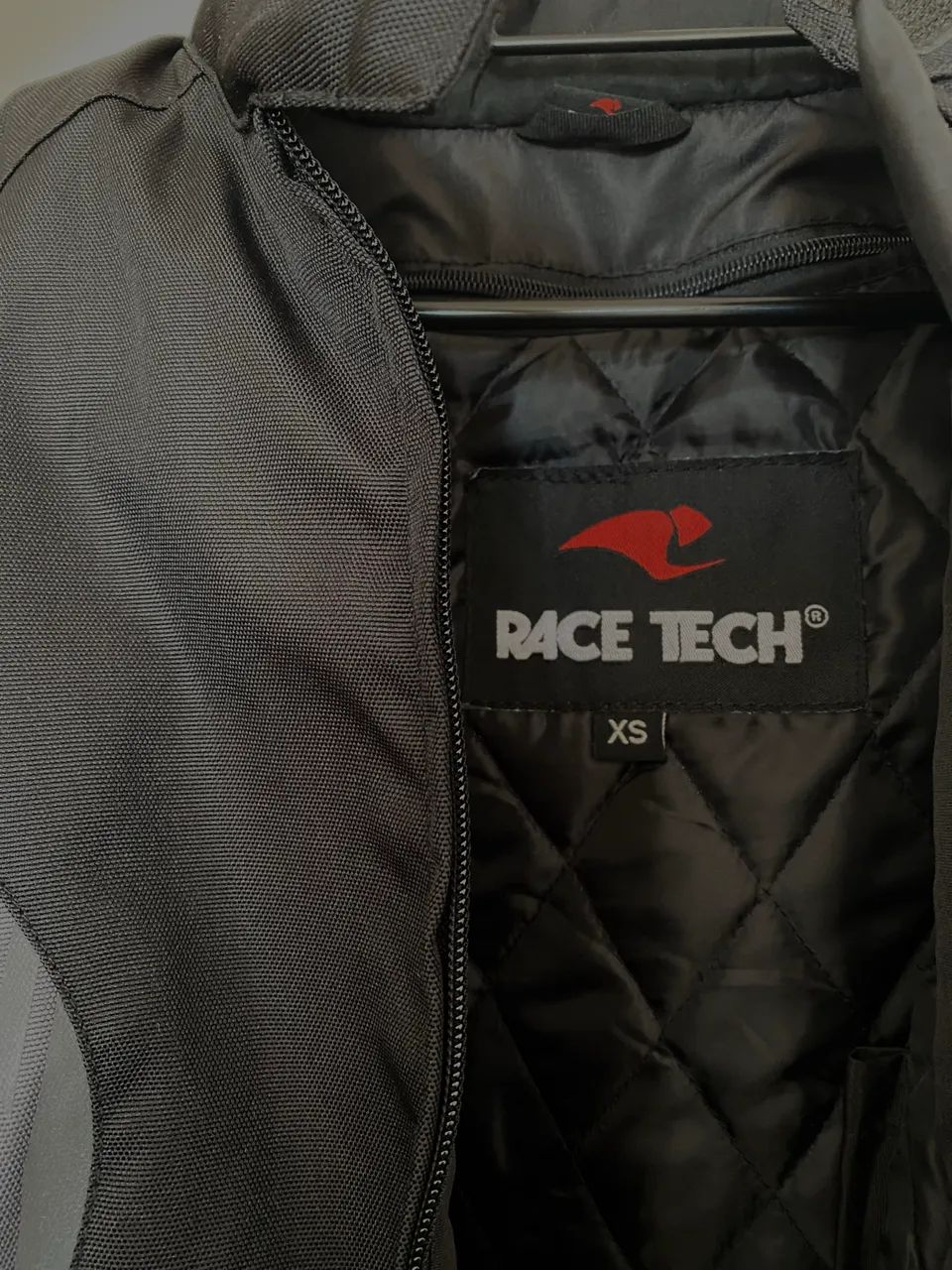 Jaqueta Race Tech Preta PP  - Foto 4