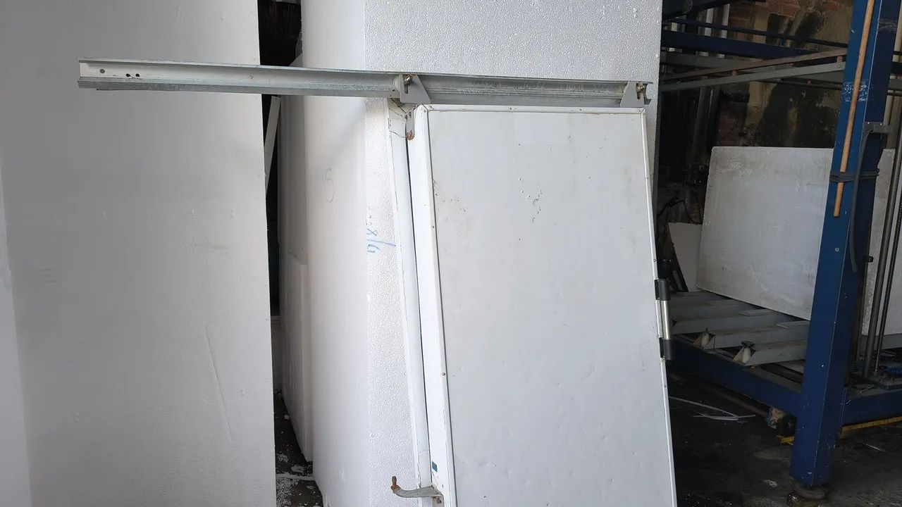 porta de correr usada para câmara fria 
