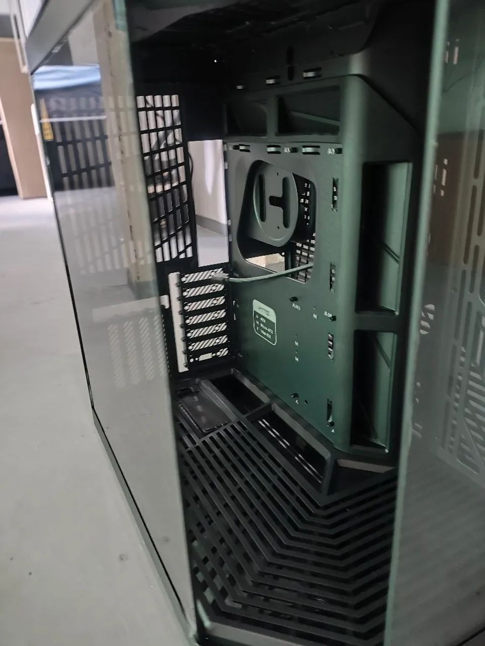 Gabinete Hyte Y70 - Foto 4